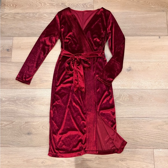 pretty little thing burgundy velvet dress PrettyLittleThing | Dresses | The structured design and Badge_Best_Seller Glitter Bridesmaid Dresses | Color:LIME